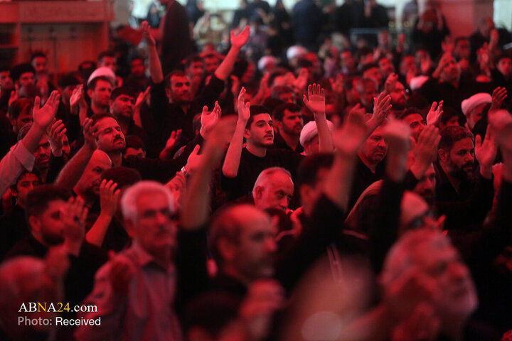 گزارش تصویری | عزاداری زائران حرم خواهر خورشید هشتم در سوگ امام رئوف