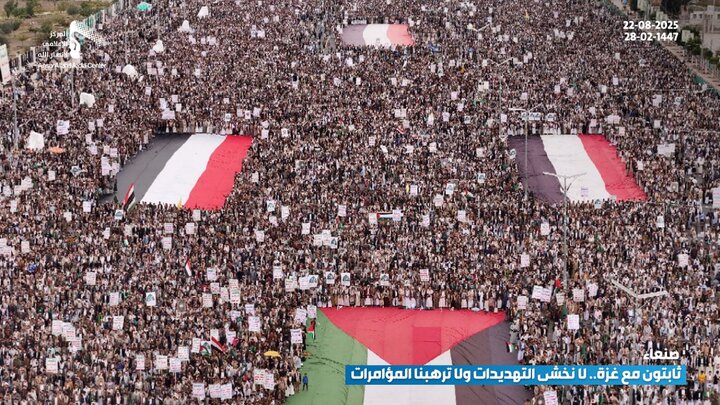 تقرير مصور/ صنعاء..جماهیر غفیرة تخرج في مسيرات واسعة نصرة لغزة وتنديداً بتواطؤ الأنظمة العربية مع العدو الصهيوني
