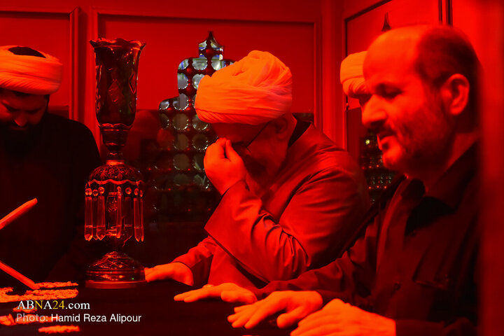 مراسم غبارروبی ضریح مرقد حضرت فاطمه اخری(س) در رشت