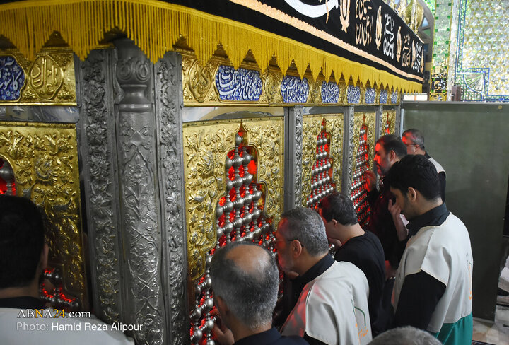 مراسم غبارروبی ضریح مرقد حضرت فاطمه اخری(س) در رشت