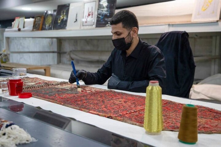 ترميم قطعة أثرة هندية يعود تاريخها إلى أكثر من مئة عام