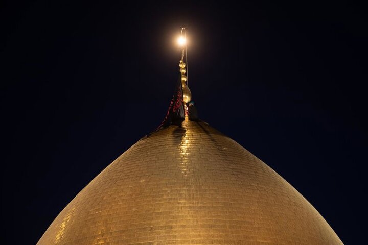استبدال راية قبة مرقد أبي الفضل العباس (عليه السلام) مع غرة شهر ربيع الأول