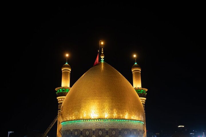 استبدال راية قبة مرقد أبي الفضل العباس (عليه السلام) مع غرة شهر ربيع الأول