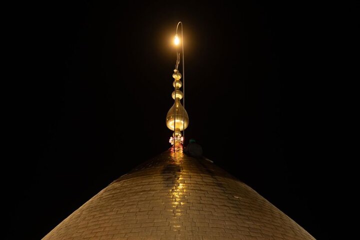 استبدال راية قبة مرقد أبي الفضل العباس (عليه السلام) مع غرة شهر ربيع الأول