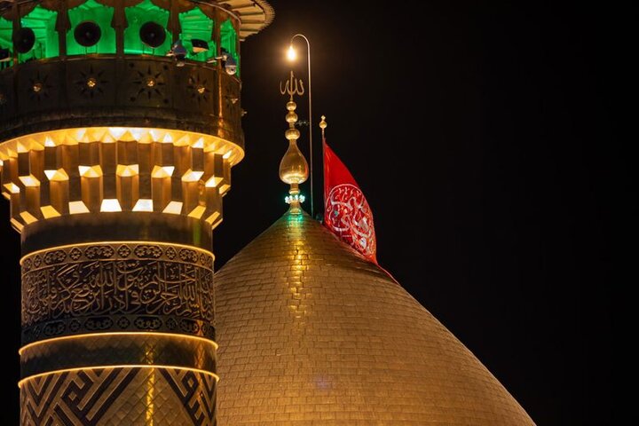 استبدال راية قبة مرقد أبي الفضل العباس (عليه السلام) مع غرة شهر ربيع الأول