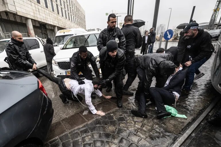 الكيان الصهيوني يحول "مطار بن غوريون" لثكنة عسكرية للقبض على متهربين من التجنيد