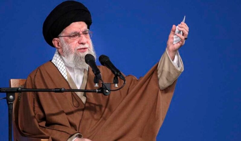 Ayetullah Hamenei: Askeri olarak yenilen düşman, şimdi içeride ihtilaf çıkarmayı hedefliyor