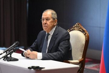 Лавров: Ғарб дар паи ба бунбаст кашонидани музокироти қатъи ҷанг аст