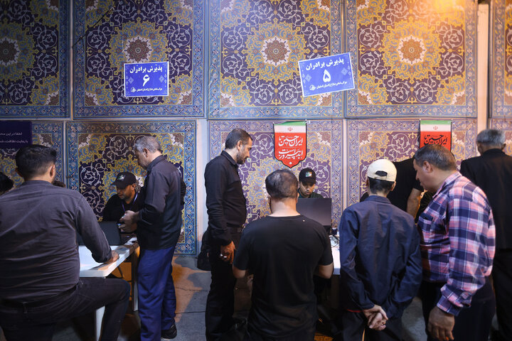 تقرير مصور/ موکب الإمام الرضا(ع) في الحرم الرضوي الطاهر لخدمة الزوار