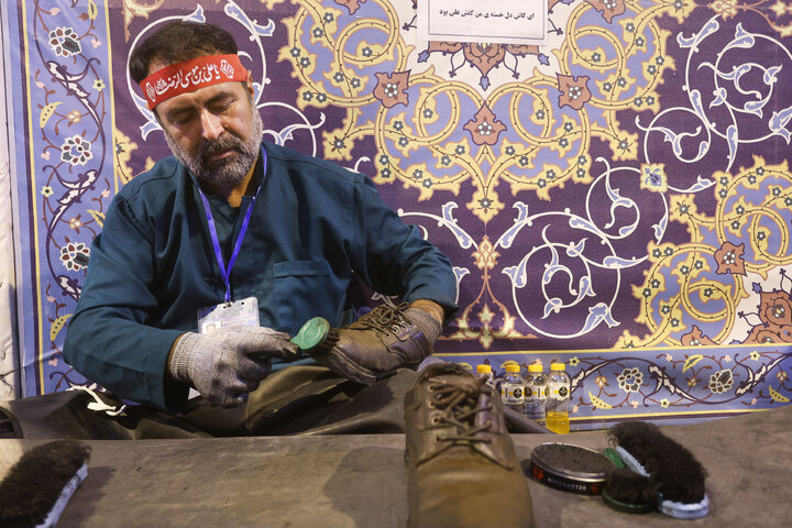 تقرير مصور/ موکب الإمام الرضا(ع) في الحرم الرضوي الطاهر لخدمة الزوار