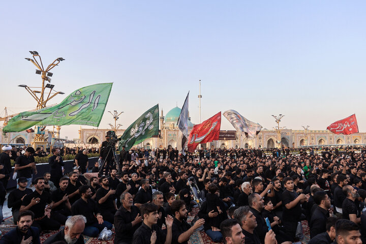 تقرير مصور/ مراسم خاصة بشهادة الرسول(ص) والإمام المجتبى (ع) في الحرم الرضوي الشریف