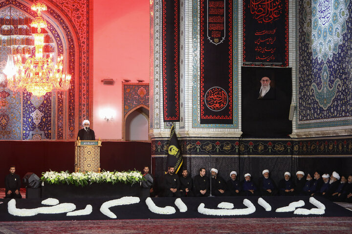 تقرير مصور/ مراسم قراءة الخطبة في ليلة استشهاد الإمام الرضا (ع) في الحرم الرضوي الشريف