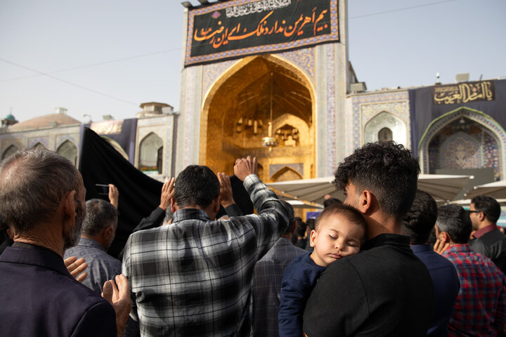 تقرير مصور/ مراسم عزاء يوم استشهاد الإمام الرضا (ع) في الحرم الرضوي الشريف