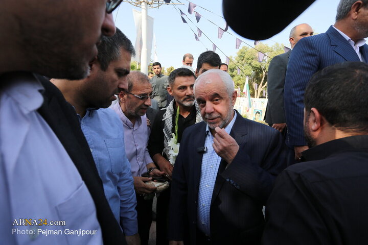 تجدید میثاق با شهدا به مناسبت آغاز هفته دولت در اصفهان