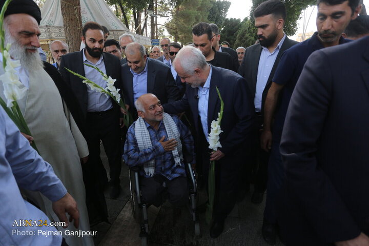 گزارش تصویری | تجدید میثاق با شهدا به مناسبت آغاز هفته دولت در اصفهان