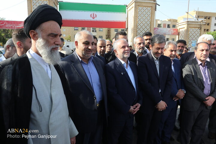 تجدید میثاق با شهدا به مناسبت آغاز هفته دولت در اصفهان