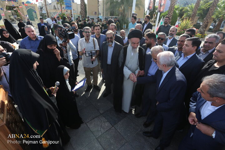 تجدید میثاق با شهدا به مناسبت آغاز هفته دولت در اصفهان