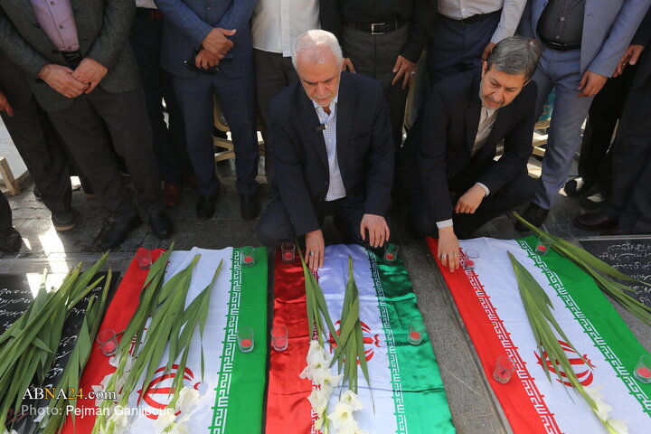 تجدید میثاق با شهدا به مناسبت آغاز هفته دولت در اصفهان