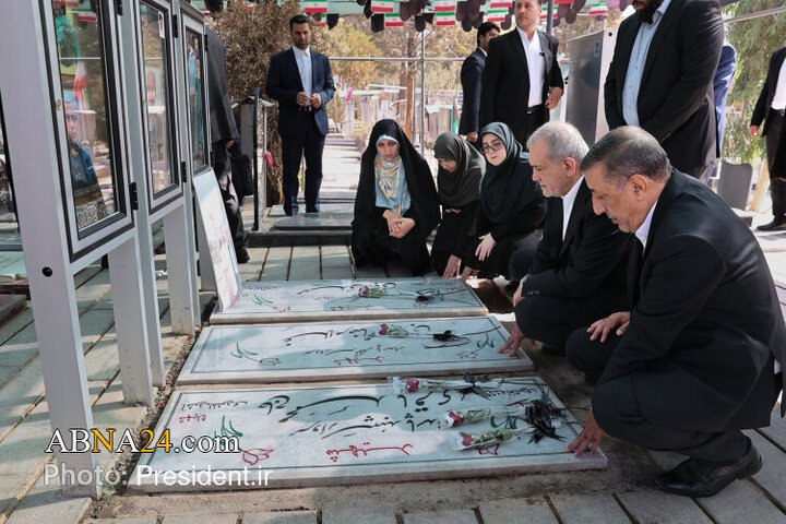 تجدید میثاق رئیس جمهور و اعضای هیئت دولت چهاردهم با آرمان‌های امام راحل