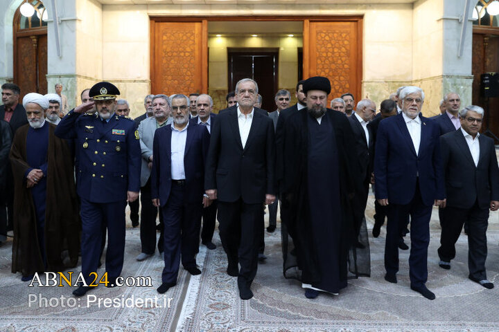 تجدید میثاق رئیس جمهور و اعضای هیئت دولت چهاردهم با آرمان‌های امام راحل