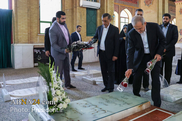 تجدید میثاق رئیس جمهور و اعضای هیئت دولت چهاردهم با آرمان‌های امام راحل