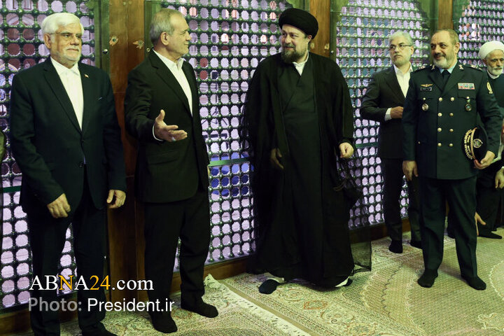 تجدید میثاق رئیس جمهور و اعضای هیئت دولت چهاردهم با آرمان‌های امام راحل