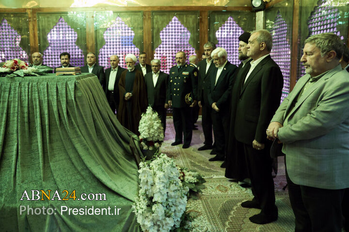 تجدید میثاق رئیس جمهور و اعضای هیئت دولت چهاردهم با آرمان‌های امام راحل
