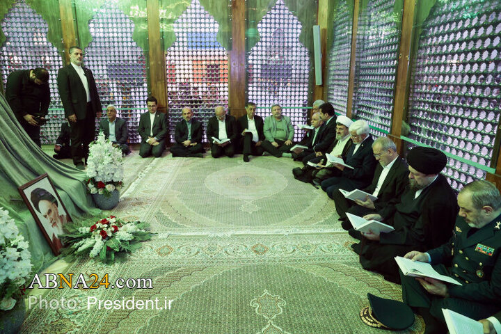 تجدید میثاق رئیس جمهور و اعضای هیئت دولت چهاردهم با آرمان‌های امام راحل