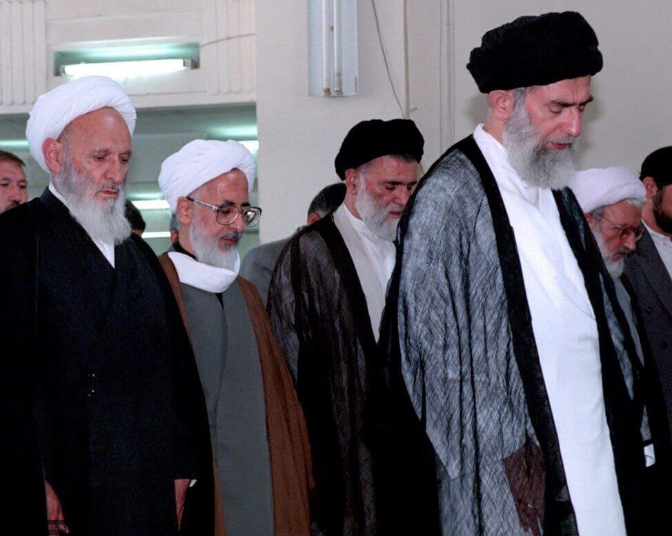 رہبر انقلاب لوگوں اور امام زمانہ کے درمیان براہ راست واسطہ ہیں، علامہ حسن زادہ آملی + تصاویر