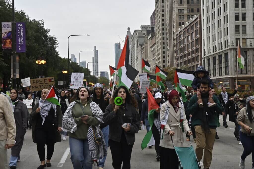 Manifestantes en Chicago exigen el fin del apoyo de EE.UU. a la ocupación israelí