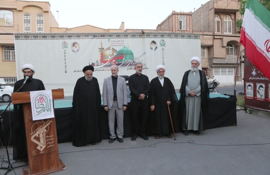 تجلیل از خانواده شهدا در اختتامیه سومین یادواره شهدای همنام امام رضا(ع) در شهر قم