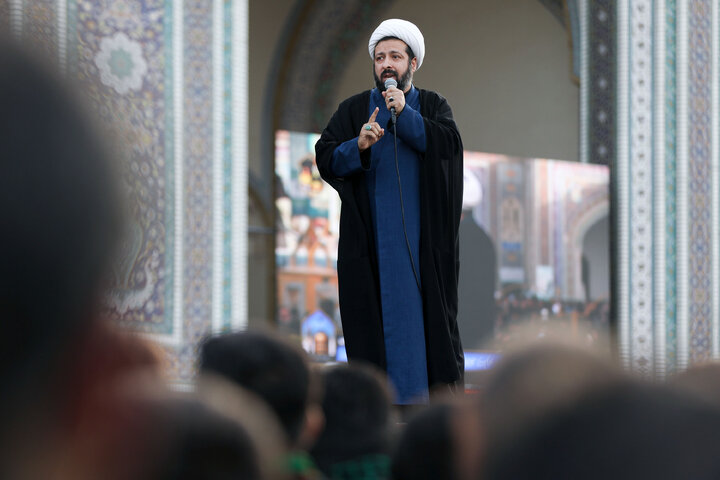 تقرير مصور/ مراسم "التراتيل"بذكرى شهادة الإمام الرضا(ع) في الحرم الرضوي الشریف