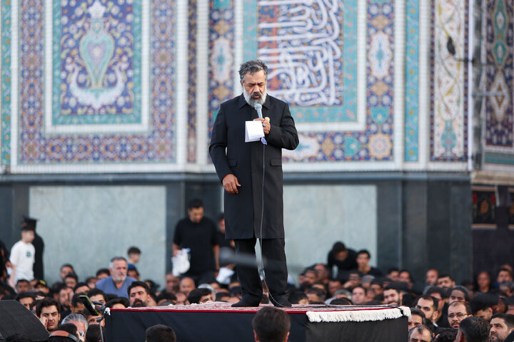 تقرير مصور/ مراسم "التراتيل"بذكرى شهادة الإمام الرضا(ع) في الحرم الرضوي الشریف