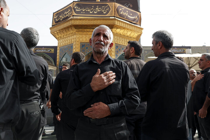 تقرير مصور/ مراسم عزاء يوم استشهاد الإمام الرضا (ع) في الحرم الرضوي الشريف