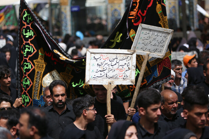 تقرير مصور/ مراسم عزاء يوم استشهاد الإمام الرضا (ع) في الحرم الرضوي الشريف