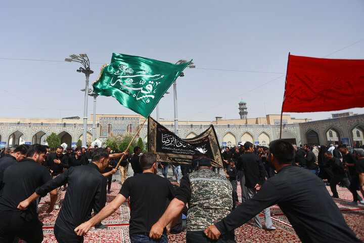 تقرير مصور/ مراسم عزاء يوم استشهاد الإمام الرضا (ع) في الحرم الرضوي الشريف