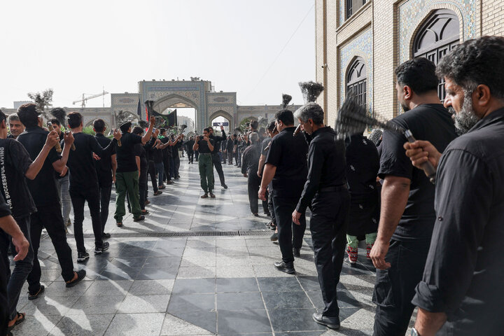 تقرير مصور/ مراسم عزاء يوم استشهاد الإمام الرضا (ع) في الحرم الرضوي الشريف