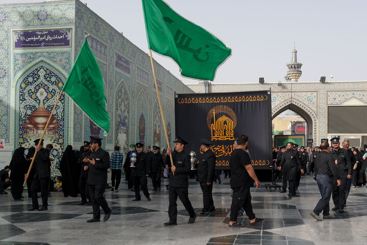 تقرير مصور/ مراسم عزاء يوم استشهاد الإمام الرضا (ع) في الحرم الرضوي الشريف