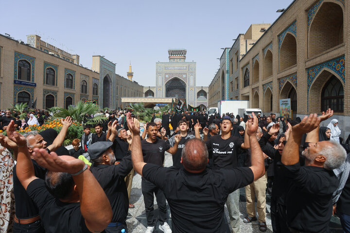تقرير مصور/ مراسم عزاء يوم استشهاد الإمام الرضا (ع) في الحرم الرضوي الشريف