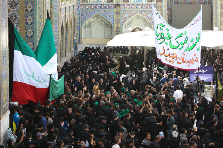 تقرير مصور/ مراسم عزاء يوم استشهاد الإمام الرضا (ع) في الحرم الرضوي الشريف