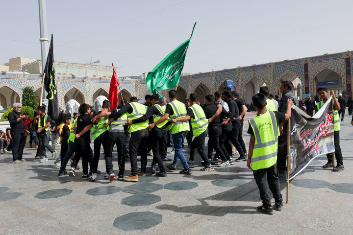 تقرير مصور/ مراسم عزاء يوم استشهاد الإمام الرضا (ع) في الحرم الرضوي الشريف