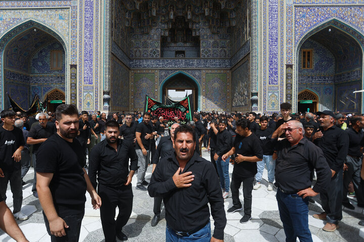 تقرير مصور/ مراسم عزاء يوم استشهاد الإمام الرضا (ع) في الحرم الرضوي الشريف