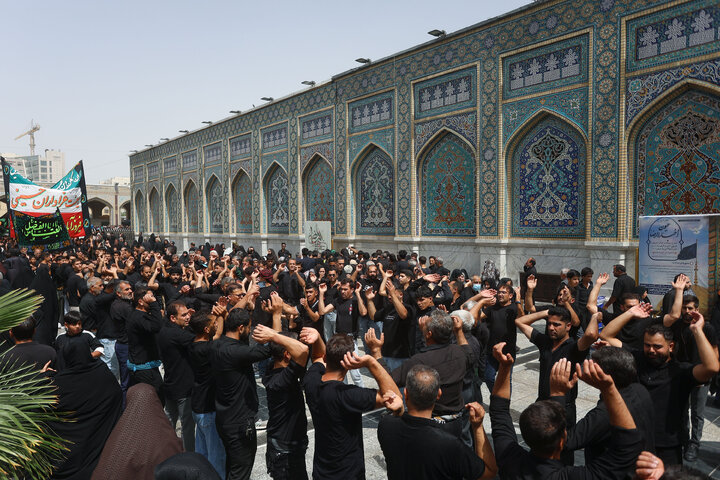 تقرير مصور/ مراسم عزاء يوم استشهاد الإمام الرضا (ع) في الحرم الرضوي الشريف