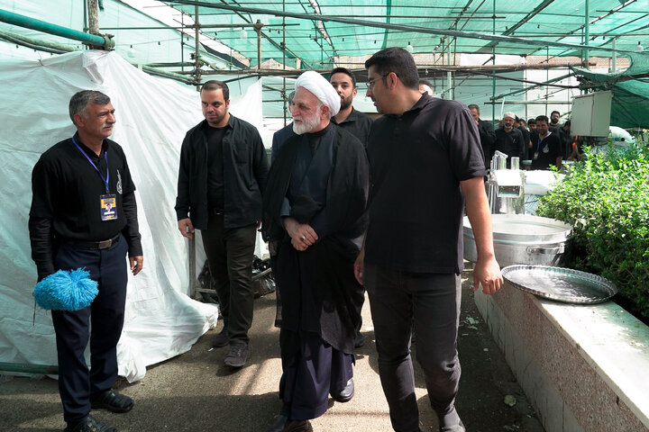 تقرير مصور/ حضور رئيس السلطة القضائية في المواكب القریبة من الحرم الرضوي الشريف