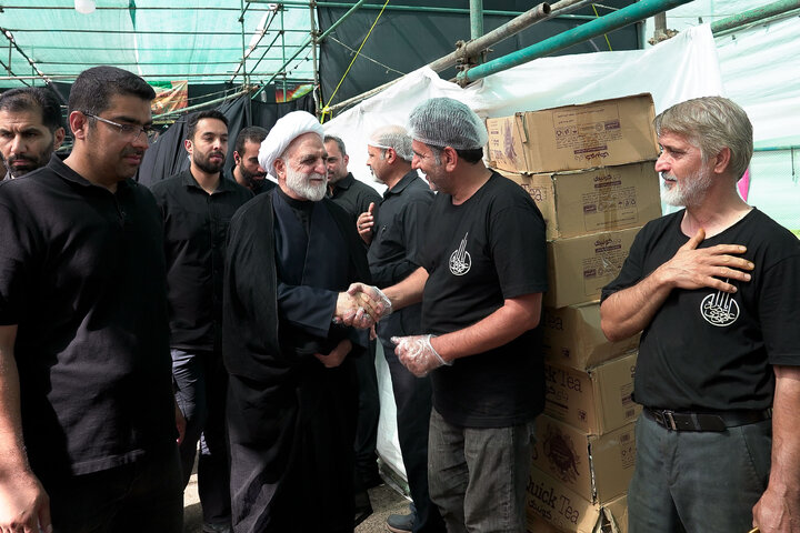 تقرير مصور/ حضور رئيس السلطة القضائية في المواكب القریبة من الحرم الرضوي الشريف