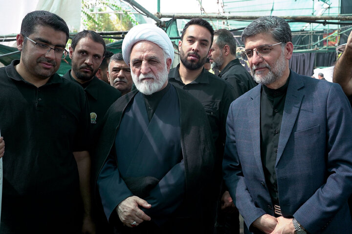 تقرير مصور/ حضور رئيس السلطة القضائية في المواكب القریبة من الحرم الرضوي الشريف