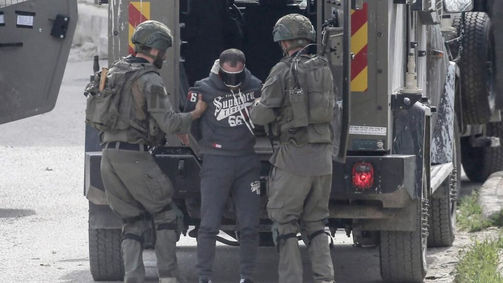IOF abducts children and youth in Deir Abu Mash’al and Arraba