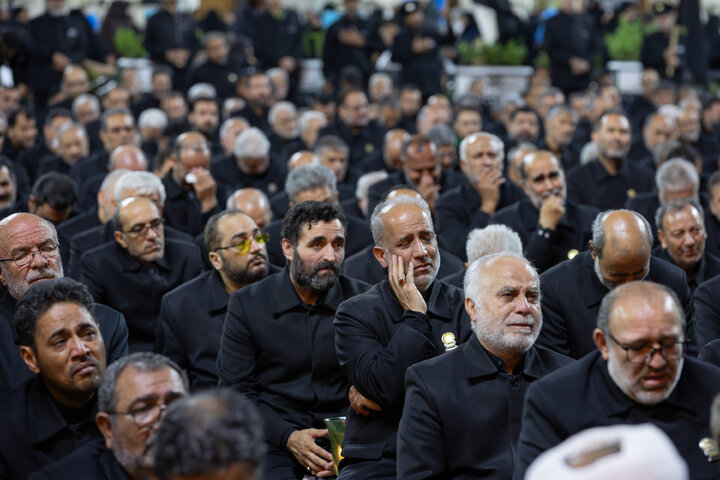 تقرير مصور/ مراسم لیلة غرباء الإمام علي بن موسی الرضا(ع)