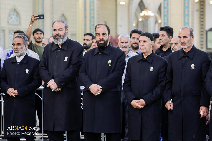 Informe fotográfico |  Ceremonia de sustitución de la bandera del santuario del Imam Reza (P) en vísperas del mes de Rabi‘ al-Awwal