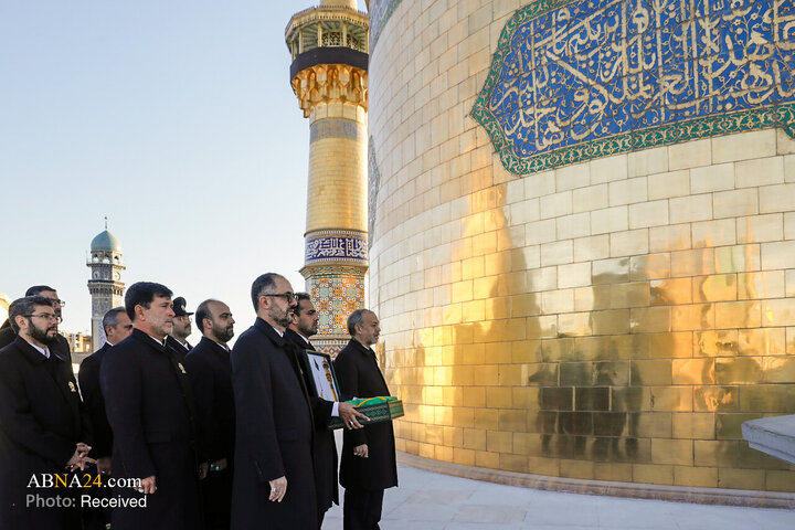 Informe fotográfico |  Ceremonia de sustitución de la bandera del santuario del Imam Reza (P) en vísperas del mes de Rabi‘ al-Awwal